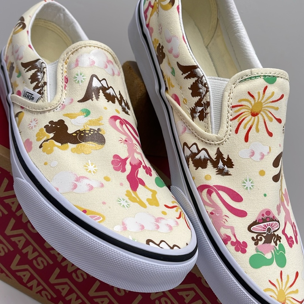 Vans WMNS  Classic Slip-On Get Outdoors Classic White 
VN000BVZFRL Sneakers - Picture 7 of 16